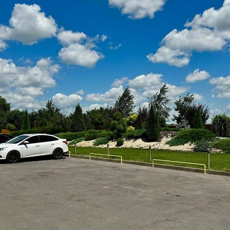 Ні Пуху, Ні Пера! Reshetylivka Exterior foto